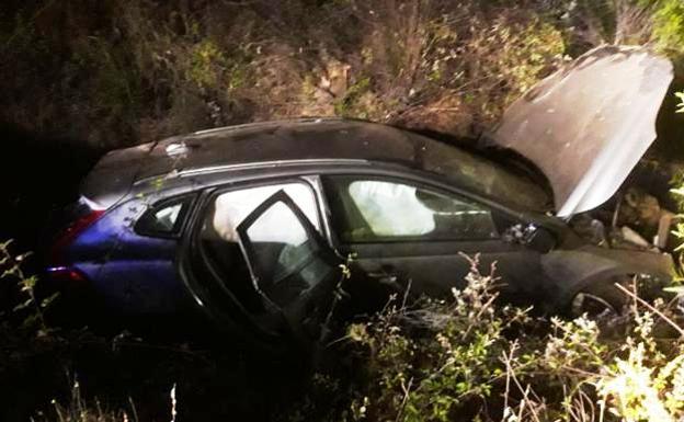 Herida grave una mujer de 60 años tras una salida de vía en un cruce cerca de Retamosa