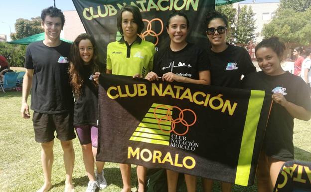 El Club Natación Moralo se trae dos medallas de plata y un bronce del Campeonato de Extremadura