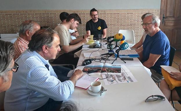 La plataforma No al Muro solicita reuniones con el ministro Ábalos y con Guillermo Fernández Vara