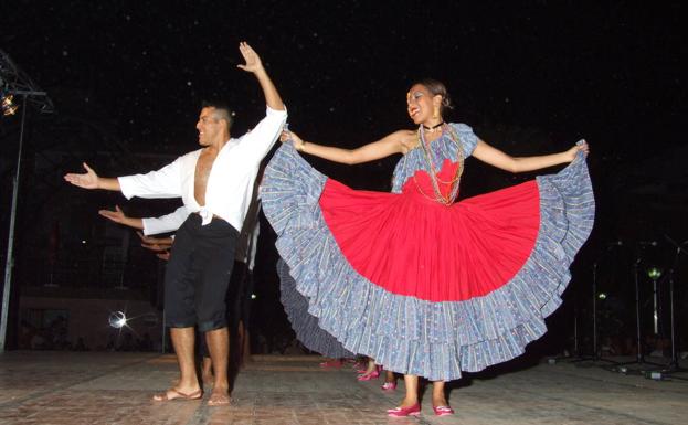 El folk internacional se da cita en el parque municipal