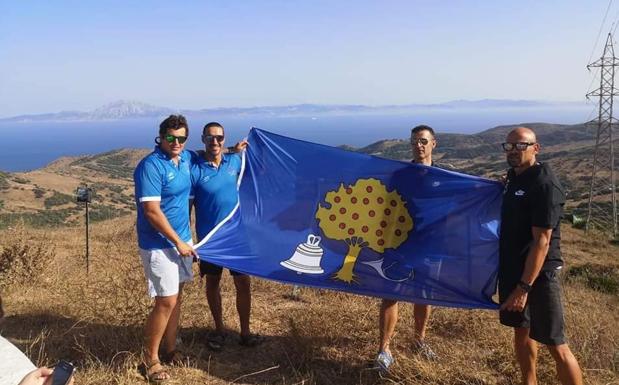 El equipo extremeño nada ya desde Tarifa hasta Marruecos