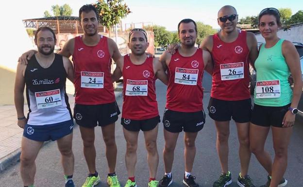 Seis corredores de Navalmaratón suben al Cerro Canalizo, en Malpartida de Plasencia