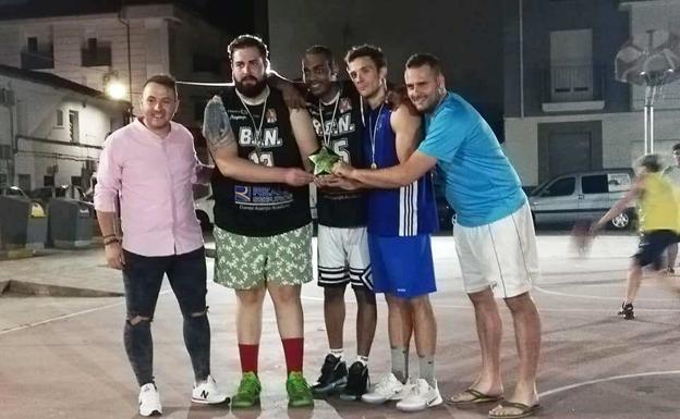 Los Monjes ganaron el 2º torneo 3x3 Street Basket en absoluta