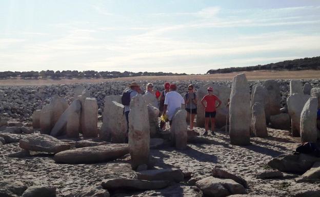 Recogen firmas para salvar el dolmen de Guadalperal