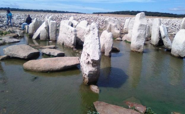 El agua empieza a entrar en el dolmen de Guadalperal, al tiempo que en Navalmoral se pide que se salve