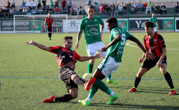 Un Llerenense con diez sorprende al Moralo, 1-1
