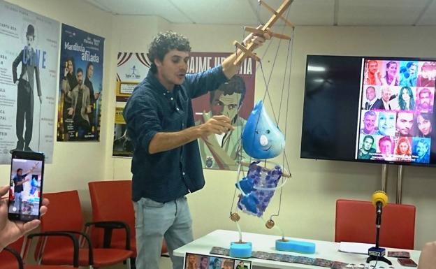 La concejalía de Cultura presenta a Monigota, la mascota del centro cultural La Gota