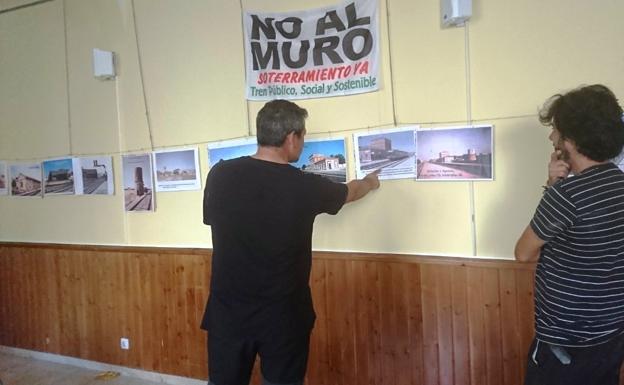 La plataforma No al Muro reanuda su actividad con una exposición y nuevas concentraciones