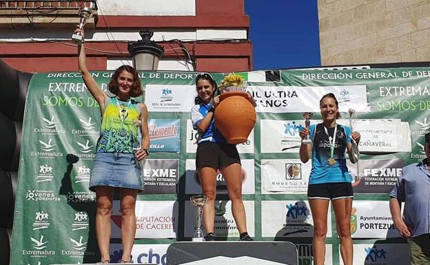 La corredora morala Lidia de la Calle, repite como campeona de Extremadura de Ultra Trail