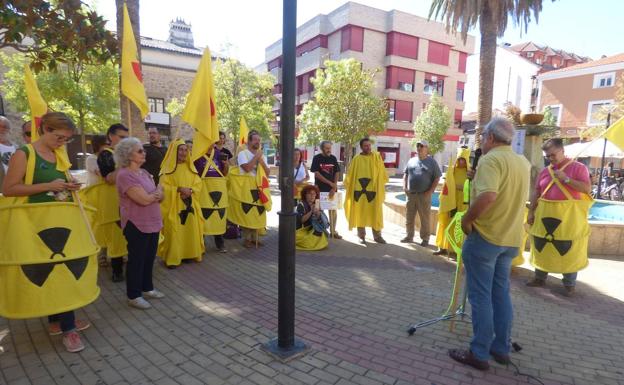 El movimiento antinuclear homenajea a Paquillo con dos charlas y una manifestación