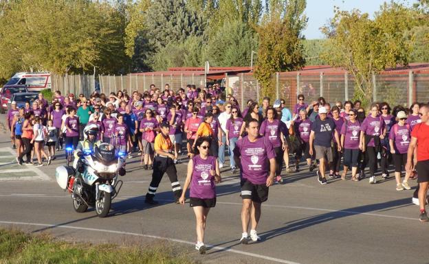 La ruta nocturna por el Alzheimer reúne a más de 300 participantes
