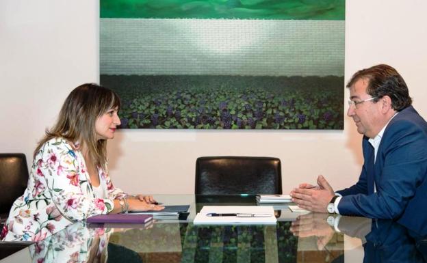 La alcaldesa pide mediación a Fernández Vara para que el tren de alta velocidad sea soterrado