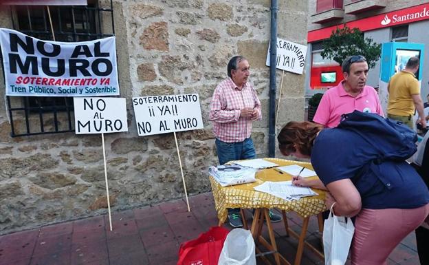 La plataforma No al Muro inicia una nueva campaña de recogida de firmas, ahora dirigidas a Adif