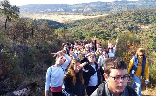 Más de 300 escolares participan en la III convivencia escolar de la XXV Semana de Montaña