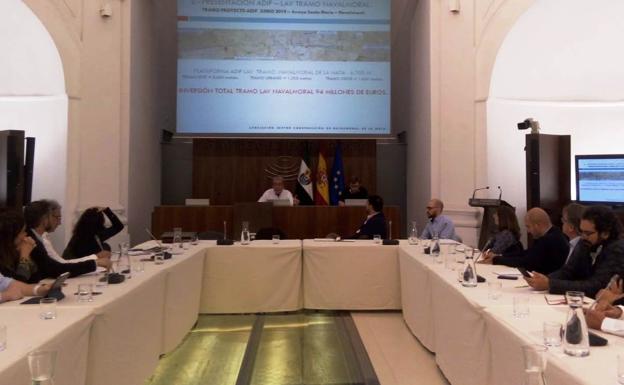 La Asociación de la Construcción busca el respaldo de los grupos de la Asamblea para soterrar el tren