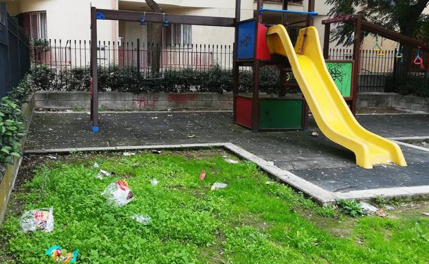 Vecinos del entorno denuncian el estado de abandono del parque infantil de Nueva Avenida