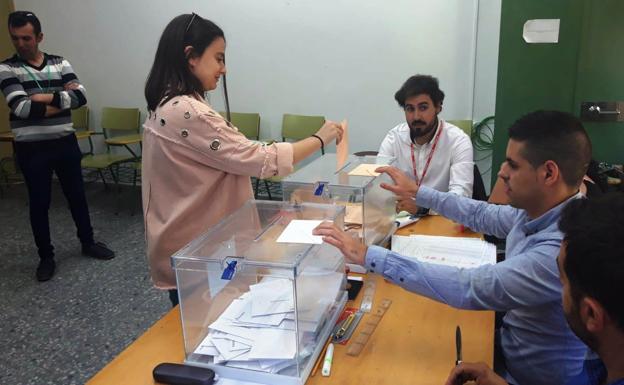 Un total de 12.803 vecinos y vecinas están llamados el domingo a las urnas