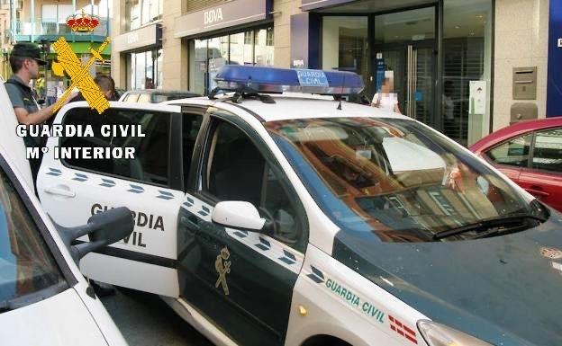 La Guardia Civil detiene a cinco personas por un delito de hurto por el procedimiento del 'cogotero'