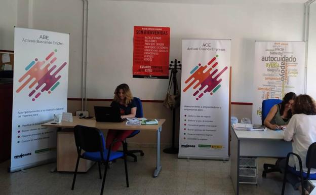 La Inmaculada acoge un encuentro para visibilizar la feminización de los cuidados a otras personas