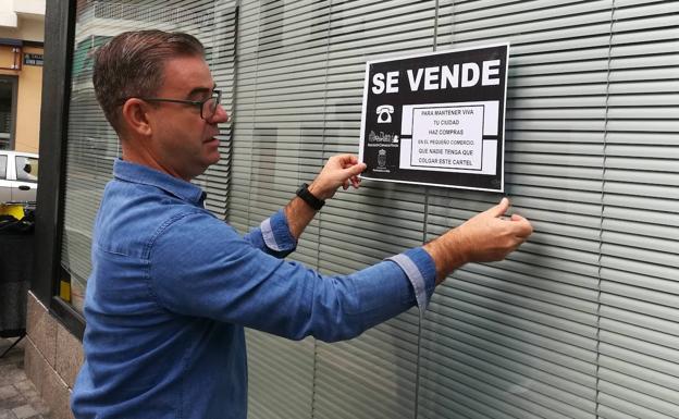 Más de 100 establecimientos 'se venden', a la vez, de manera simbólica
