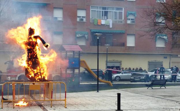 San Andrés cierra sus fiestas con la quema del Hombre Inicuo