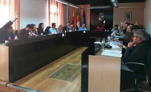 PSOE y Extremeños rechazan la reprobación de la alcaldesa que pidieron PP, Vox y Unidas por Navlamoral