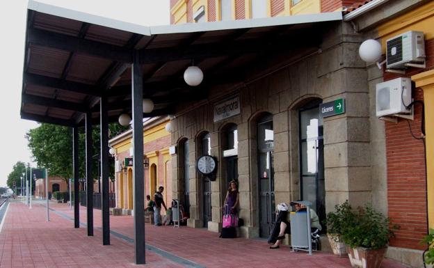 Adif deja de vender billetes en las estaciones de Plasencia, Don Benito, Villanueva o Navalmoral