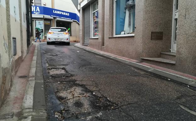 La concejalía de Infraestructuras y los técnicos de la Oficina de Obras preparan un plan de bacheo