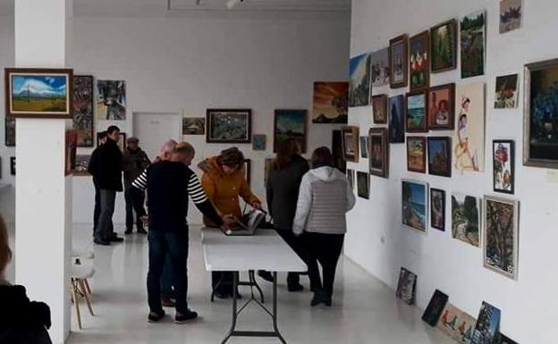 La Asociación Cultural de Artes Plásticas prolonga el mercadillo de arte