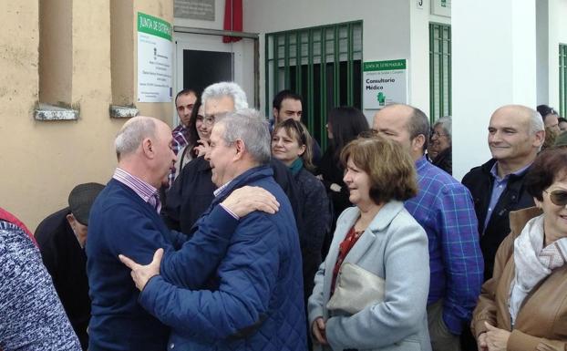 Isidoro Arroyo da nombre al consultorio médico de Rosalejo