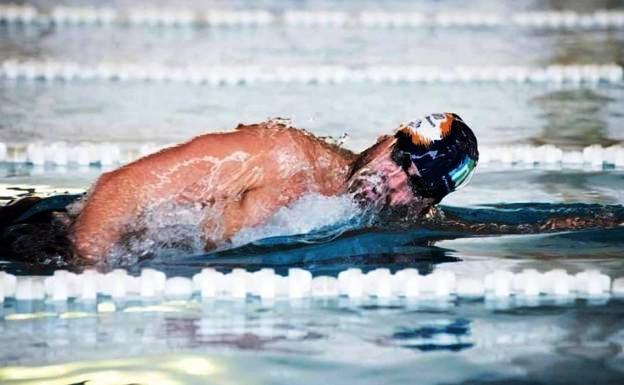 Dos nadadores de primer nivel recorren las piscinas de la región para preparar los campeonatos de invierno