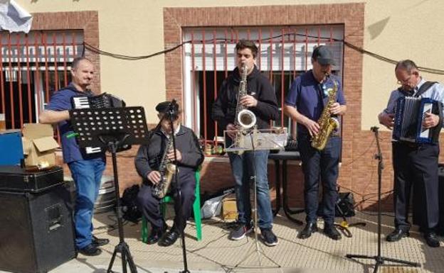 Cinco generaciones dicen adiós a su discoteca