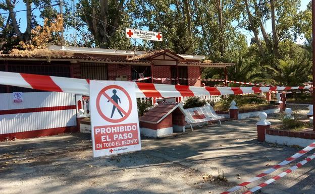 El Ayuntamiento busca soluciones para mejorar las dependencias locales de Cruz Roja