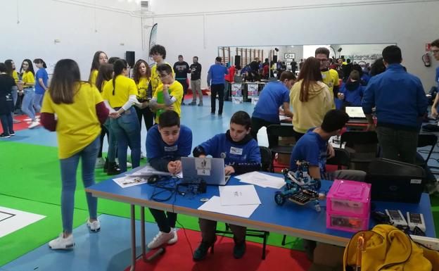 El instituto Albalat acoge la segunda jornada de la Liga Extremeña de Robótica Educativa