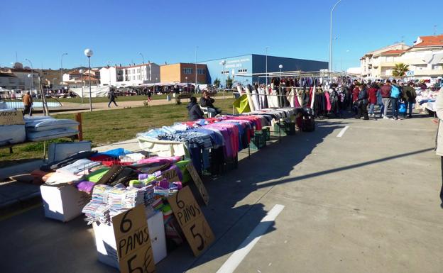 El Ayuntamiento suspende el mercadillo y cierra todas las dependencias municipales