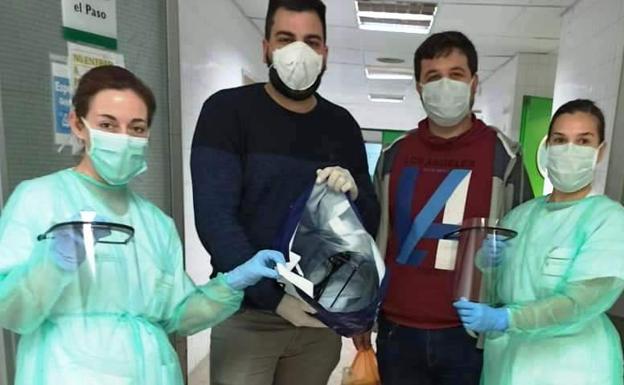 Los 'fabricantes' 3D elaboran y entregan cerca de 1.000 protectores faciales