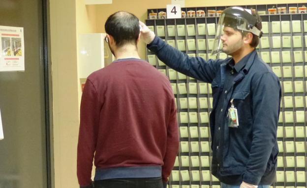 La central nuclear de Almaraz toma la temperatura desde el lunes a todas las personas que acceden a la planta