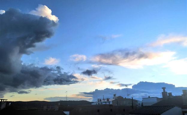 Nubes de esperanza y verdes campos