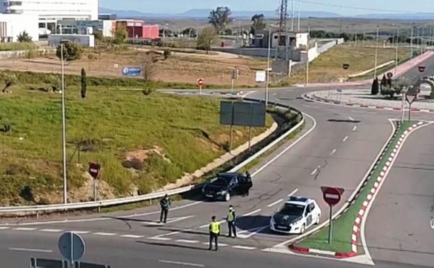 La Guardia Civil detiene a un vecino de Talayuela por falsificar un certificado de trabajo para saltarse el confinamiento