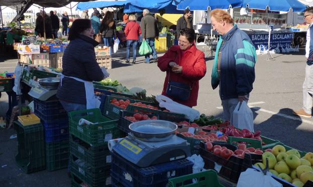 El mercadillo se reabrirá el viernes 29, solo con alimentación