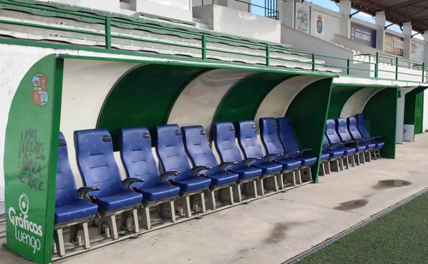 Banquillos más confortables para el campo municipal de deportes