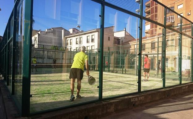 La concejalía de Deportes reabre las pistas de pádel de La Inmaculada