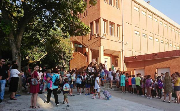 La Plataforma por la Educación Pública de Extremadura exige un retorno seguro a las aulas
