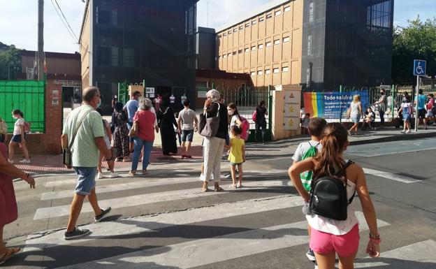 La ampa del colegio Campo Arañuelo critica que siga abierto con un positivo entre sus trabajadores