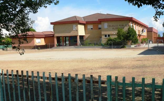 La Junta cierra una clase del colegio Almanzor por un positivo