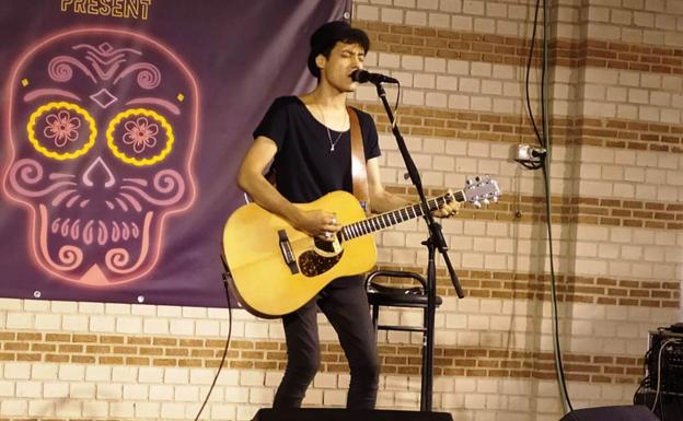 El joven músico local Álex Martín presenta su nuevo proyecto, 'Hijo'