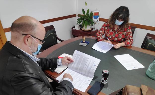 Ayuntamiento y Cruz Roja renuevan el convenio que permite el traslado de menores con discapacidad a sus centros educativos