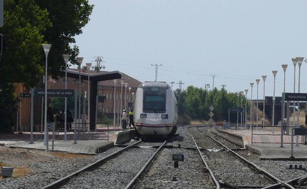 Un tren queda detenido hora y media en Navalmoral por la avería de una locomotora de maniobras