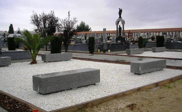En la paz del cementerio (A todos los fallecidos y Santos del mundo)