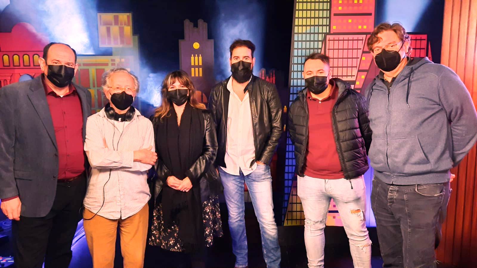 El gobierno municipal visita el rodaje de 'Poliamor para principiantes'